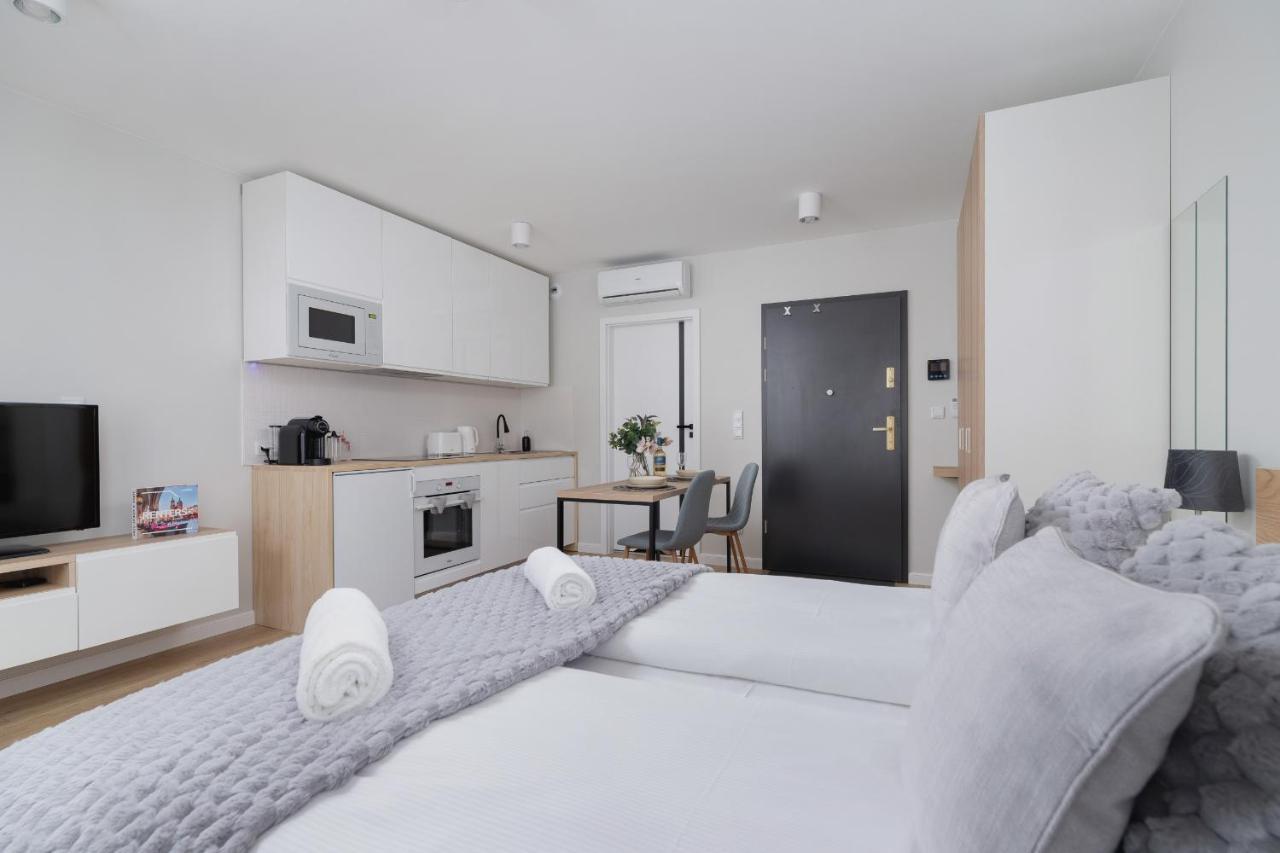 Studio With Ac Czarnowiejska By Renters Apartament Kraków