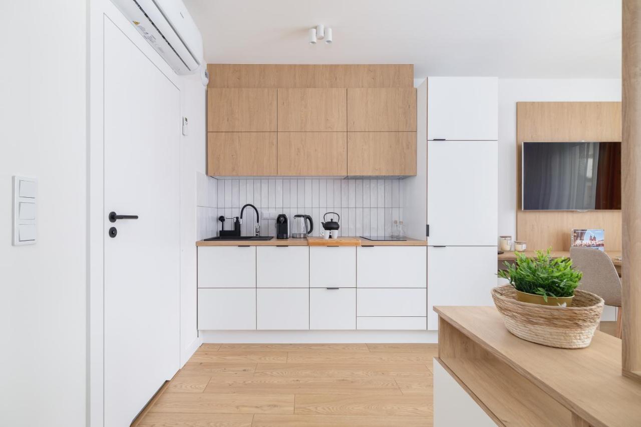 Studio With Ac Czarnowiejska By Renters Kraków