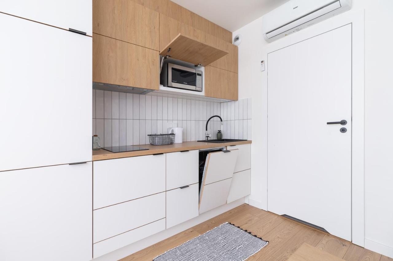 Studio With Ac Czarnowiejska By Renters * Kraków